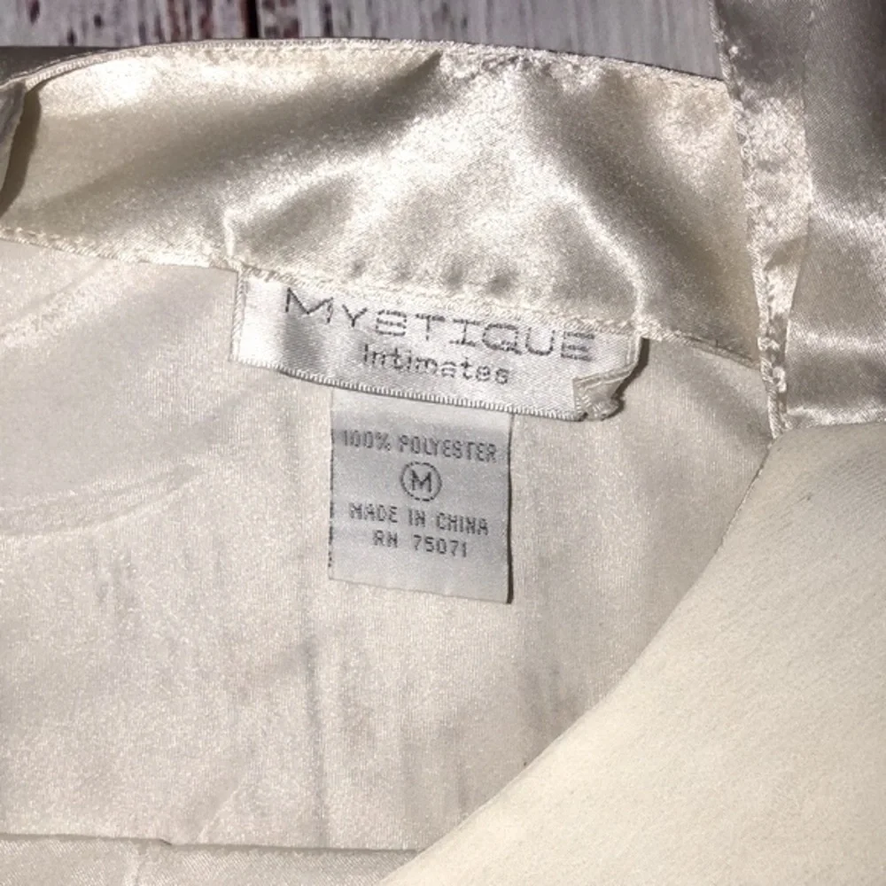 Vintage nightie slip size medium ivory color - Picture 4 of 6